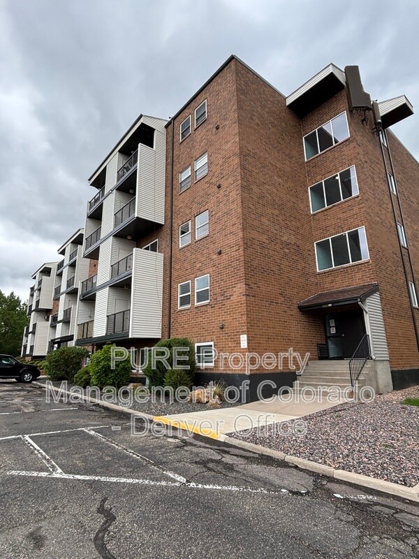 Building Photo - 1150 Golden Cir
