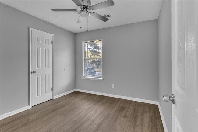 Building Photo - 8883 Homewood Dr