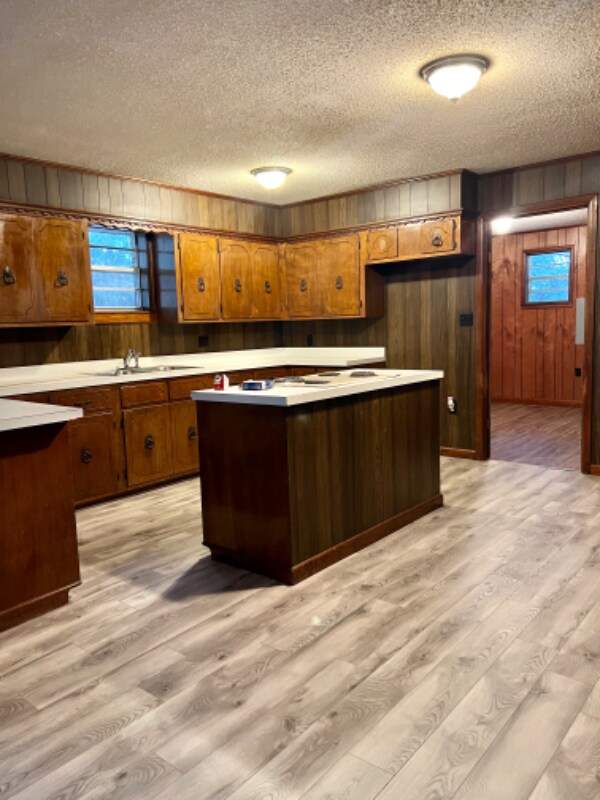 Building Photo - 722 Walnut Rd