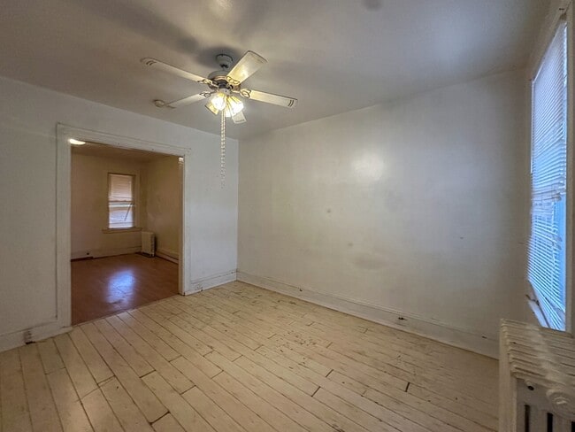 Building Photo - 19 Locust St