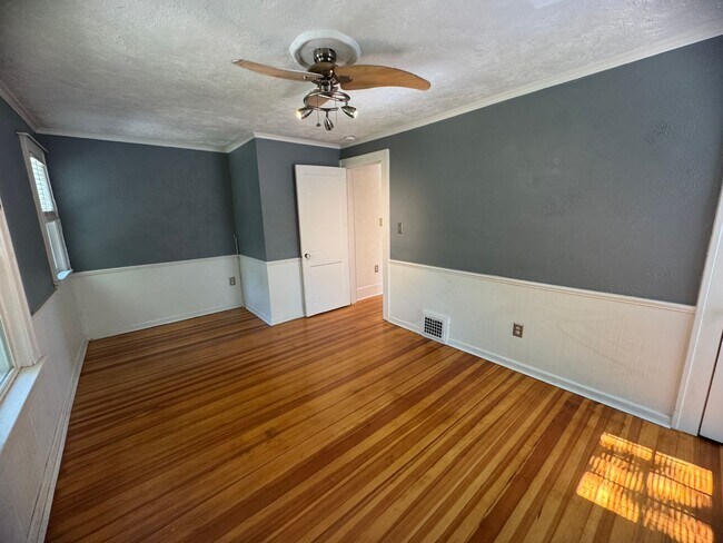 Building Photo - 2 Bedroom 2 bath Townhome in Davenport