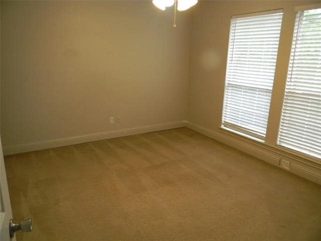 Building Photo - 416 Roland Dr