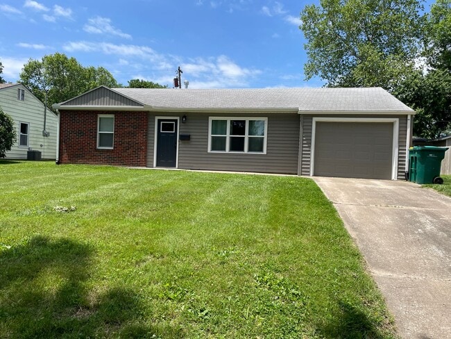 Primary Photo - Update 3 Bed/1 Bath Home!