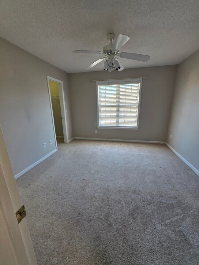 Building Photo - 2204 Ventana Ln