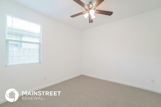 Building Photo - 10920 S 55th Ln