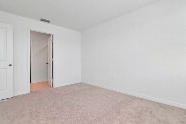 Building Photo - Brand-New 3BR/2.5BA Townhome in Lakewood Ranch — Internet, Trash & Lawn Care Included