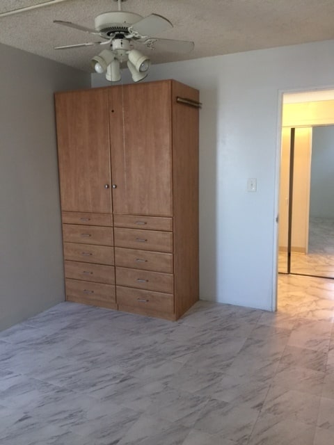 Building Photo - Well maintained 2 bedroom 1 bathroom unit ...