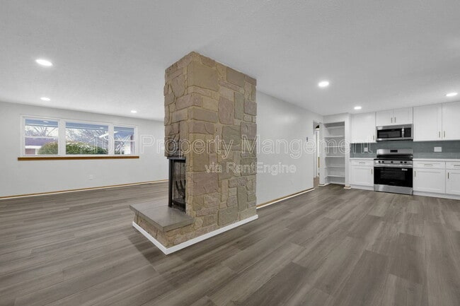 Building Photo - 1638 Parkinson Dr