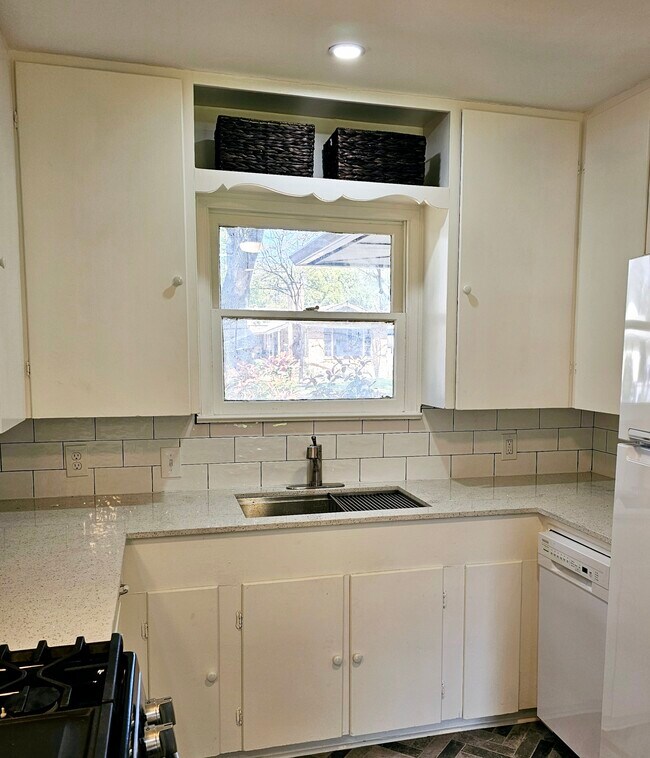 Quartz Countertops with - 1326 McAdams Ave