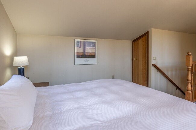 Building Photo - 283 Monterey Pine Rd