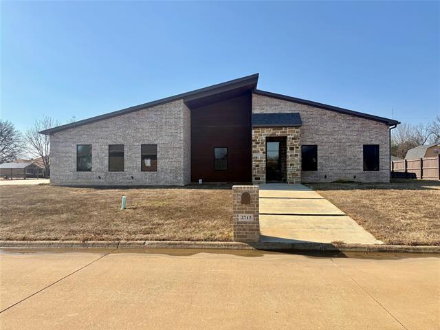 Building Photo - 2713 Stone Briar Dr
