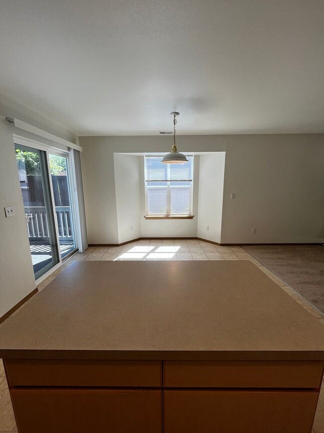 Building Photo - Gorgeous House in a Family-Friendly neighb...