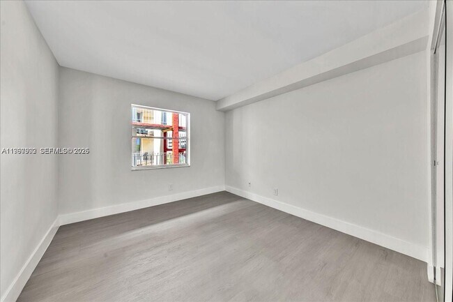 Building Photo - 1750 W 46th St