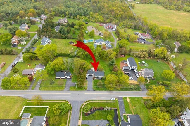 Building Photo - 70 Level Rd