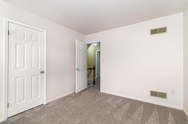 Building Photo - 6259 Stanford Ct