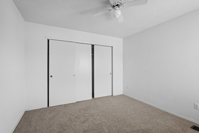 Building Photo - 8928 Jasper Dr NE