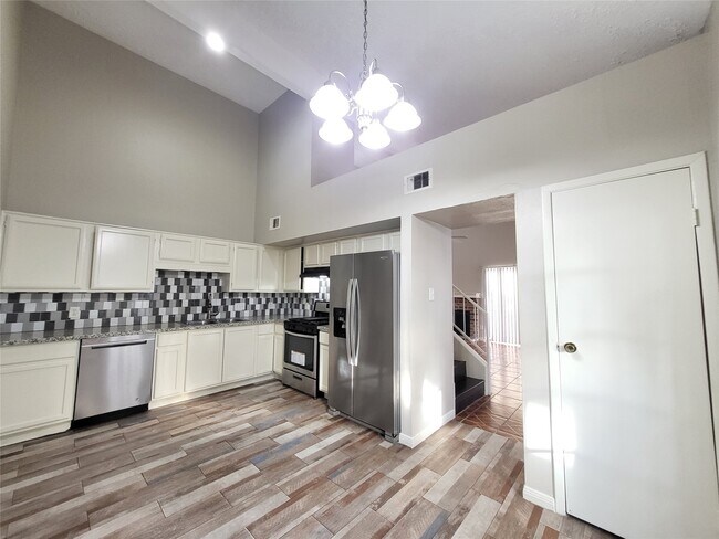 Building Photo - 11842 Spring Grove Dr