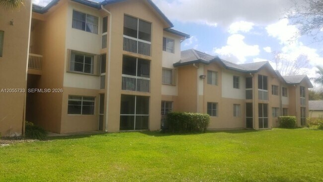 Building Photo - 9901 Westview Dr