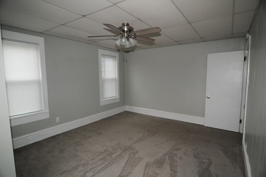 Building Photo - 375 Elm Ave