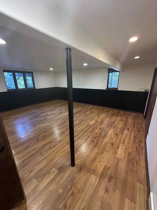 Building Photo - 5314 N Cook St