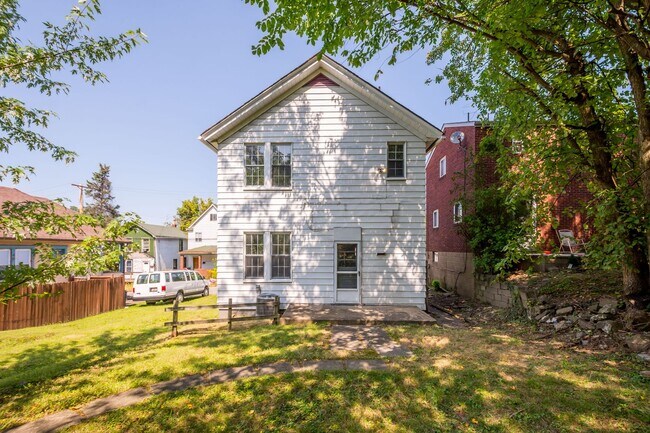 Building Photo - 2810 Freeland St