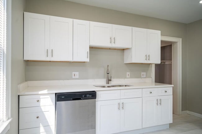 Building Photo - 73 E Markison Ave