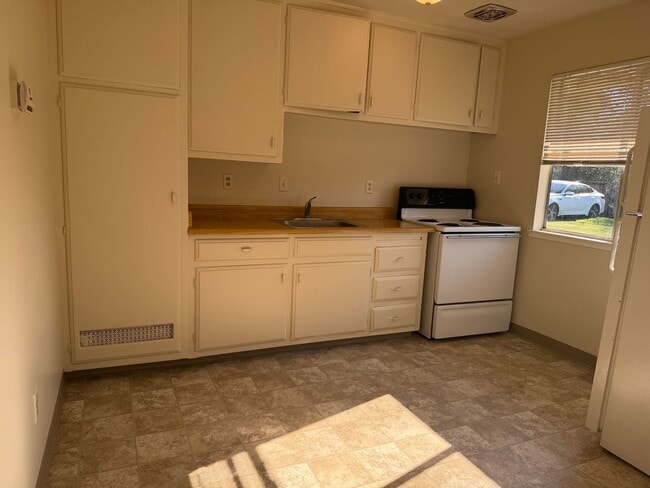 Building Photo - 2868003/60