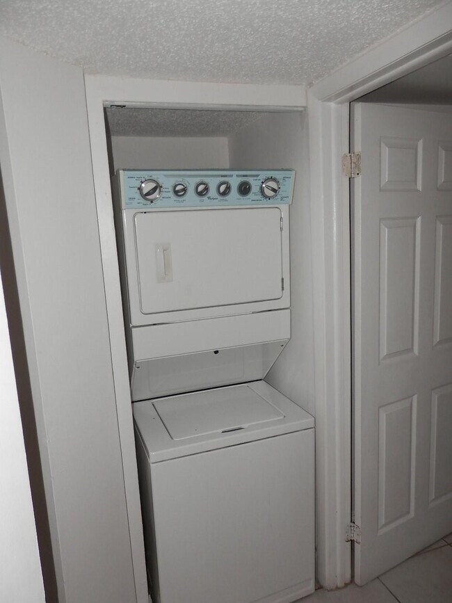 Building Photo - 8365 SW 152nd Ave