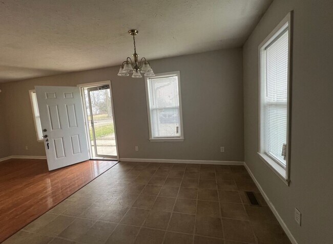 Building Photo - 3 Bed 1 Bath, Section 8 Accepted!!!