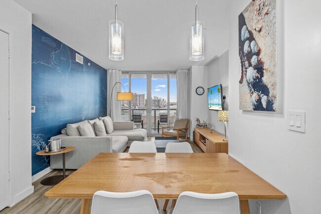 Building Photo - 2602 E Hallandale Beach Blvd