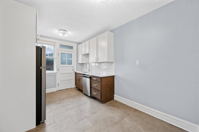 Building Photo - 1240-72 Hawthorne Pl