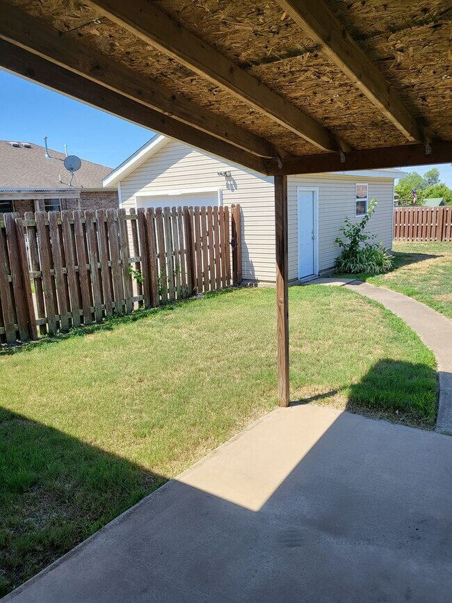 Building Photo - Chris Lane Duplex
