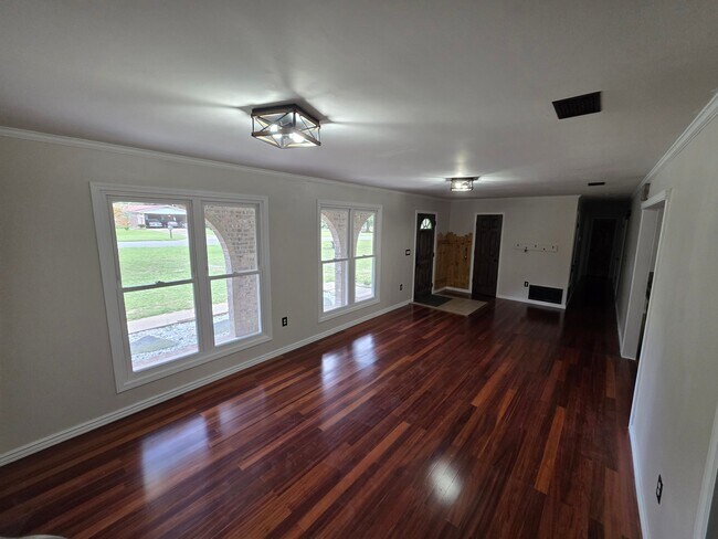 Building Photo - 318 Powell Dr