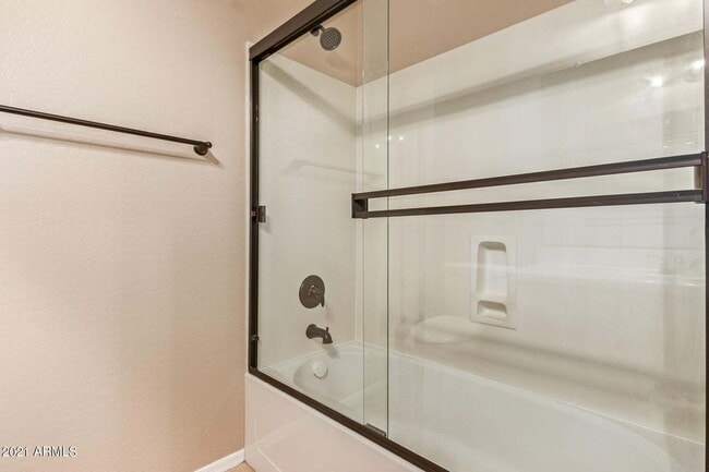 Building Photo - Eagle Glen Cul-de-sac Beauty