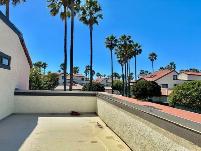 Building Photo - The Colony | Oxnard | 2 Bedroom + 2 Bathroom + Loft