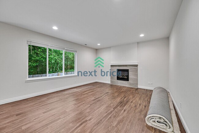 Building Photo - Bothell 5BR 3Bath-on a quiet neighborhood with smart upgrades + EV charging