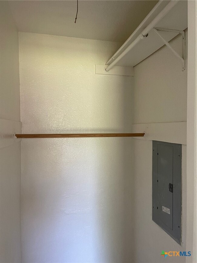 Building Photo - 2403 Hunt Dr