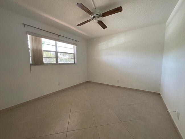 Building Photo - 21 Abbey Ln