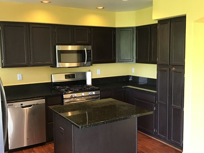 Building Photo - 7122 Edgewood Dr