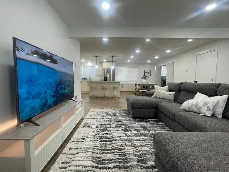 Primary Photo - 3730 SW 99th St