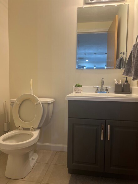 Building Photo - 411 Captain Eames Cir