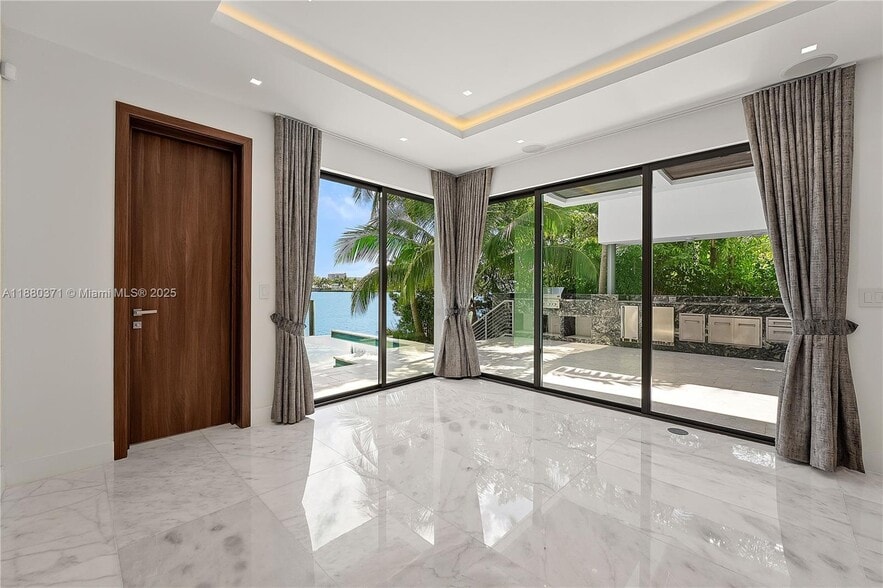 Building Photo - 1225 S Biscayne Point Rd