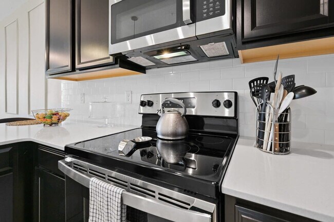 Building Photo - 1053 Splash Shot Pl