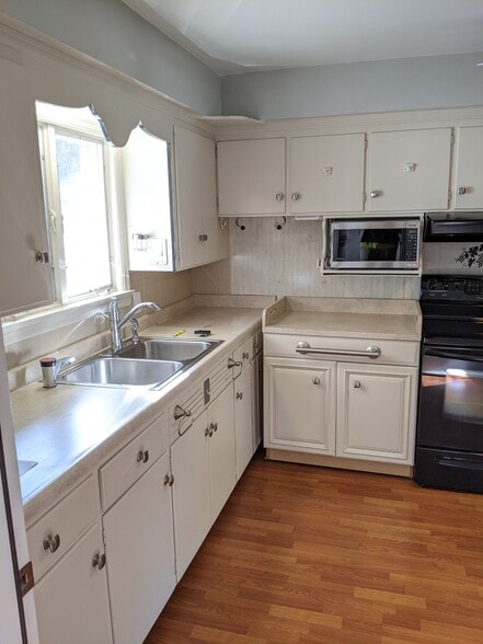 Building Photo - 807 Arlington Ave