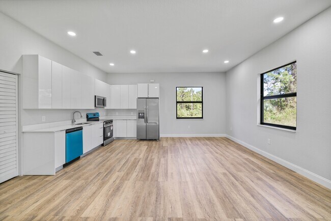 Building Photo - 623 Franklin