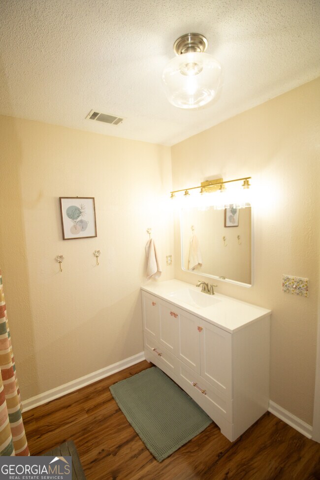 Building Photo - 410 Cardinal Dr