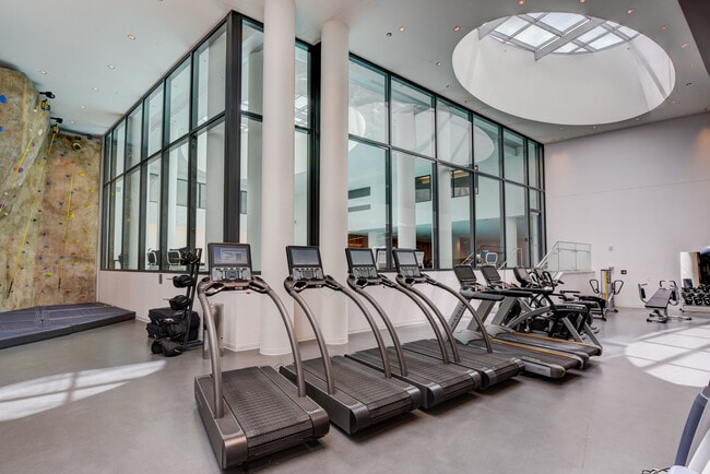 Building Photo - 201 Folsom St