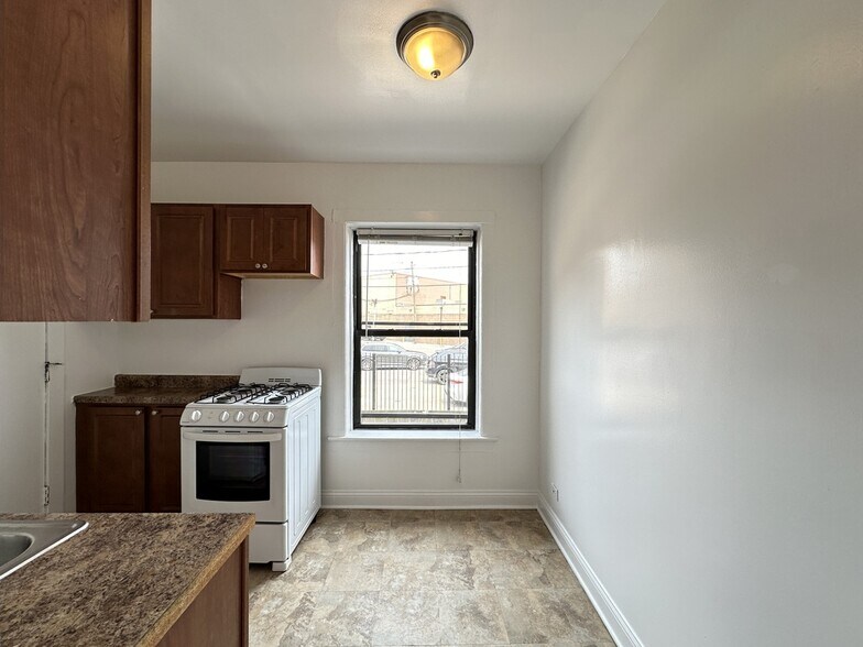 Building Photo - 2651 N Spaulding Ave