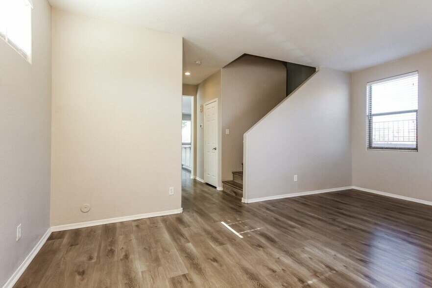 Building Photo - 3020 S 94th Ave