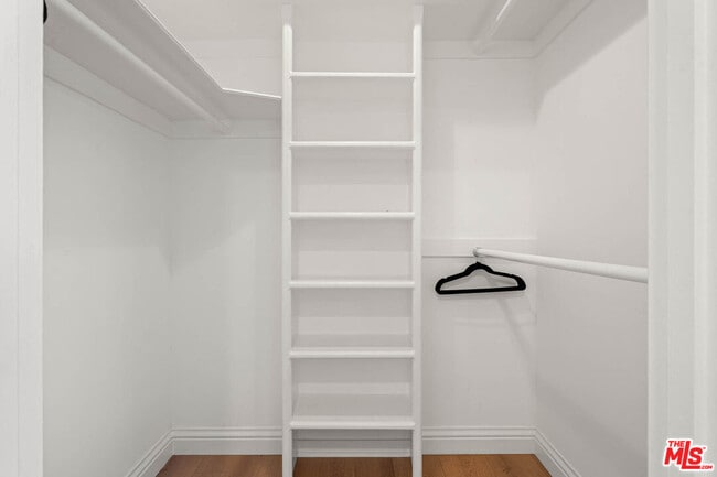 Building Photo - 3722 Alonzo Ave